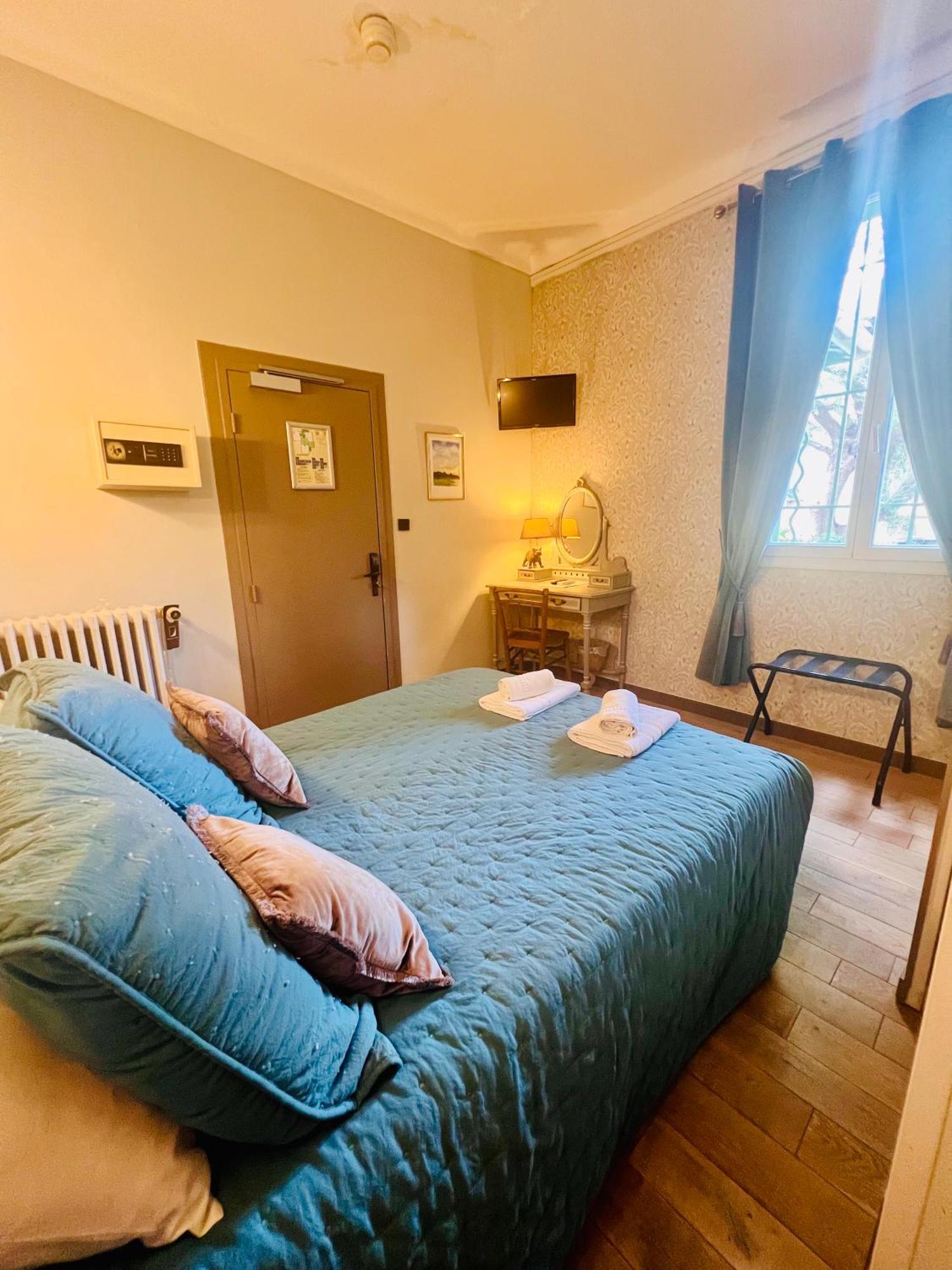 Hotel Le Ponteil 2*