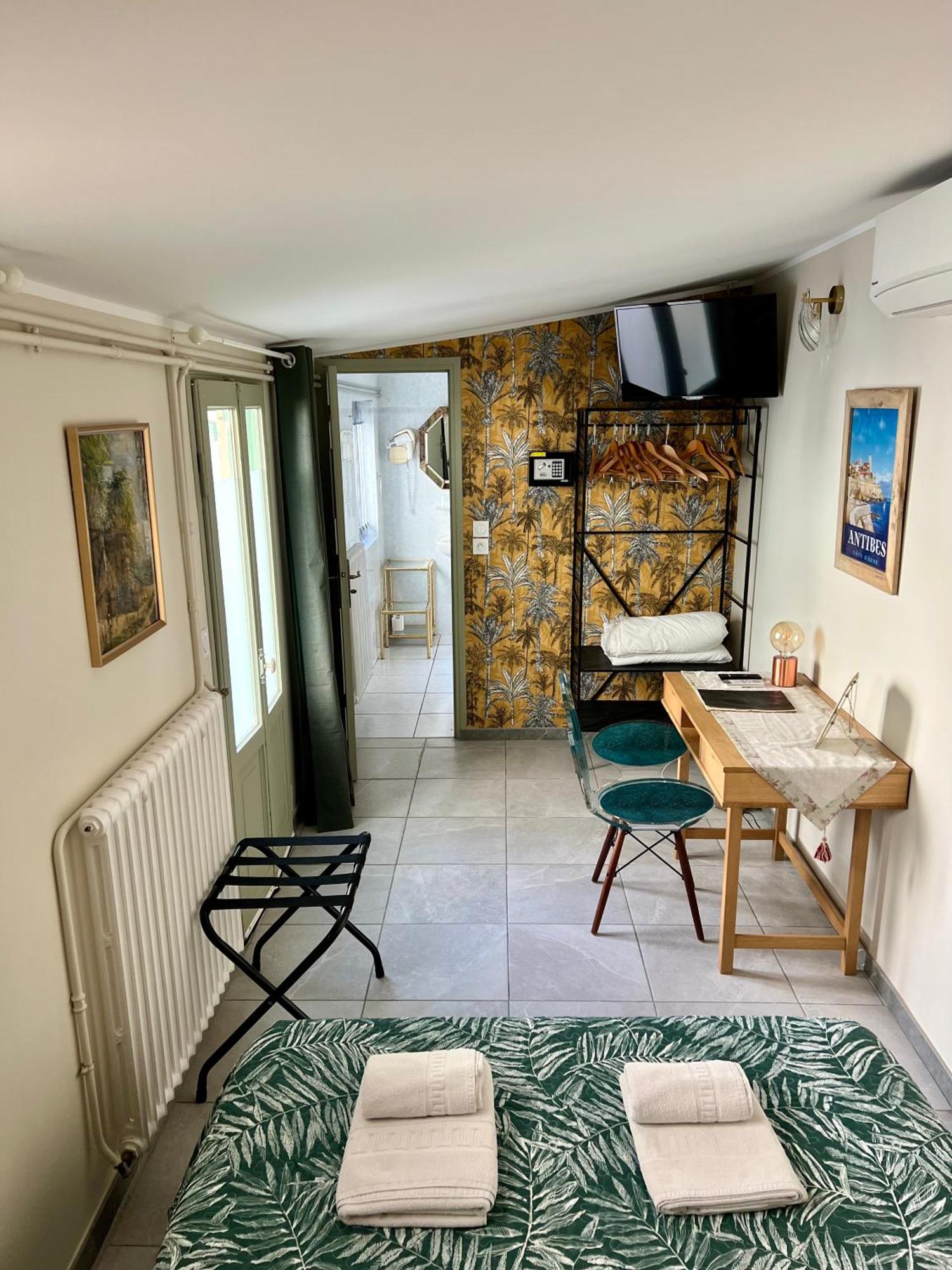 Hotel Le Ponteil 2*